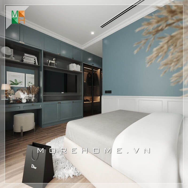 Thiết kế tủ đồ màu xanh lam kết hợp kệ tv phòng ngủ chung cư, nhà phố rất đẹp và tiện nghi, màu sắc cá tính và nổi bật. Thiết kế kệ để đồ âm tường cạnh giường ngủ rất tiện lợi tối giản diện tích căn phòng, giúp căn phòng ngủ trở nên rộng và tiện nghi hơn. Thiết kế nội thất phòng ngủ chung cư hiện đại